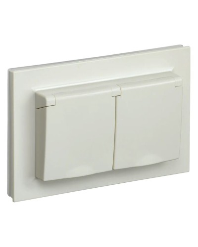 Розетка 2-местная с з/к РСбш12-3-44-БрКр бежевый BRITE (BR-R26-16-44-K10-F). Розетка с заземлением с защитными шторками и крышкой в сборе. IEK во Владимире
